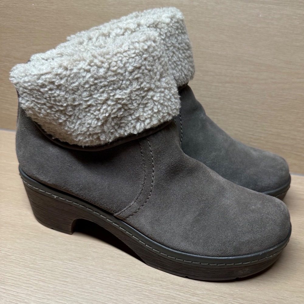 Clarks Suede‎ Shearling Ankle Boots Size 6.5 Grey Block Heel Zip Up